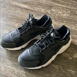 Nike hurache Womens 9.5
